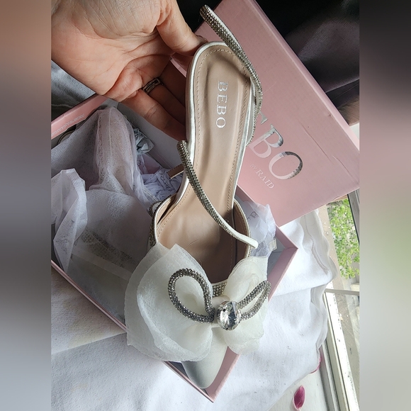 ASOS NWT White bridal heels with bow and diamonds size 9 - Picture 6 of 8